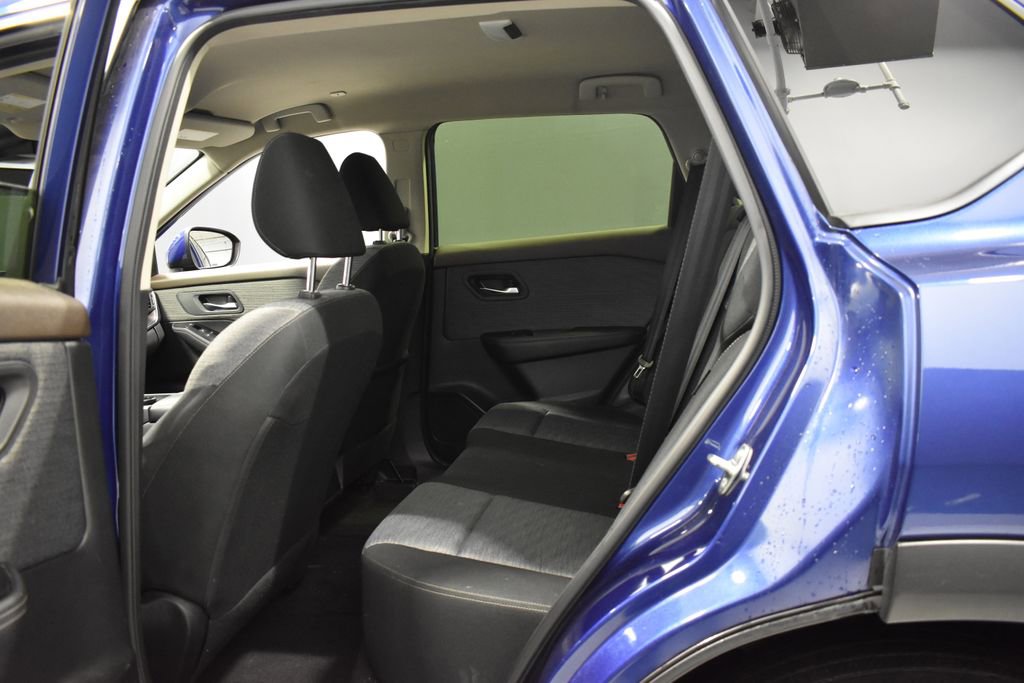 Certified 2023 Nissan Rogue SV image 29