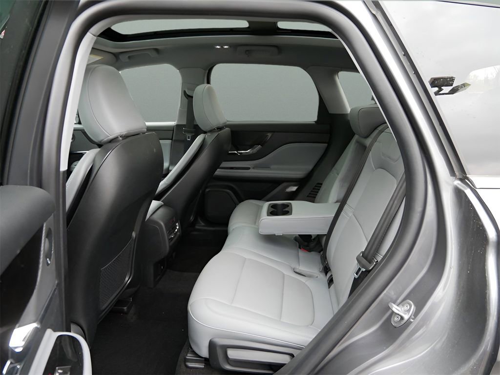 Used 2022 Lincoln Corsair Reserve w/ Sport Package image 11