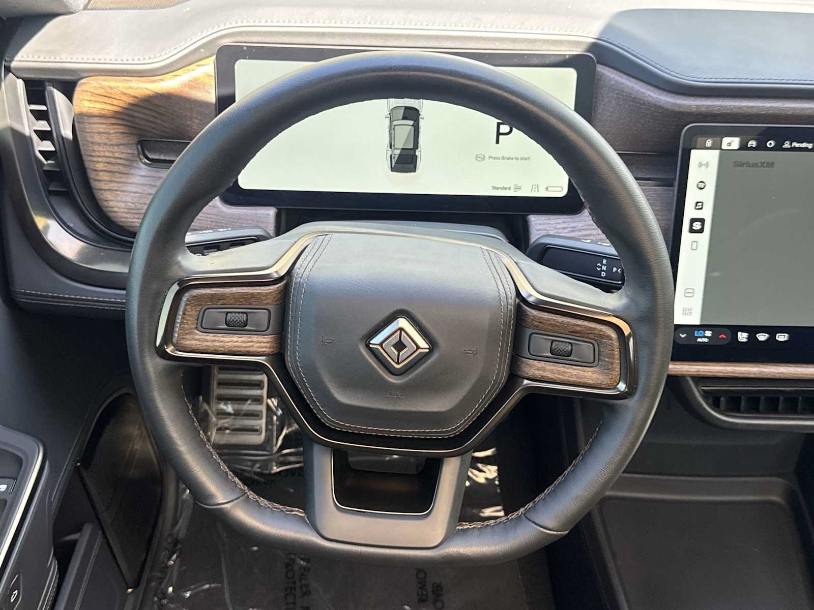 Used 2025 Rivian R1S Premium AWD/4WD image 18