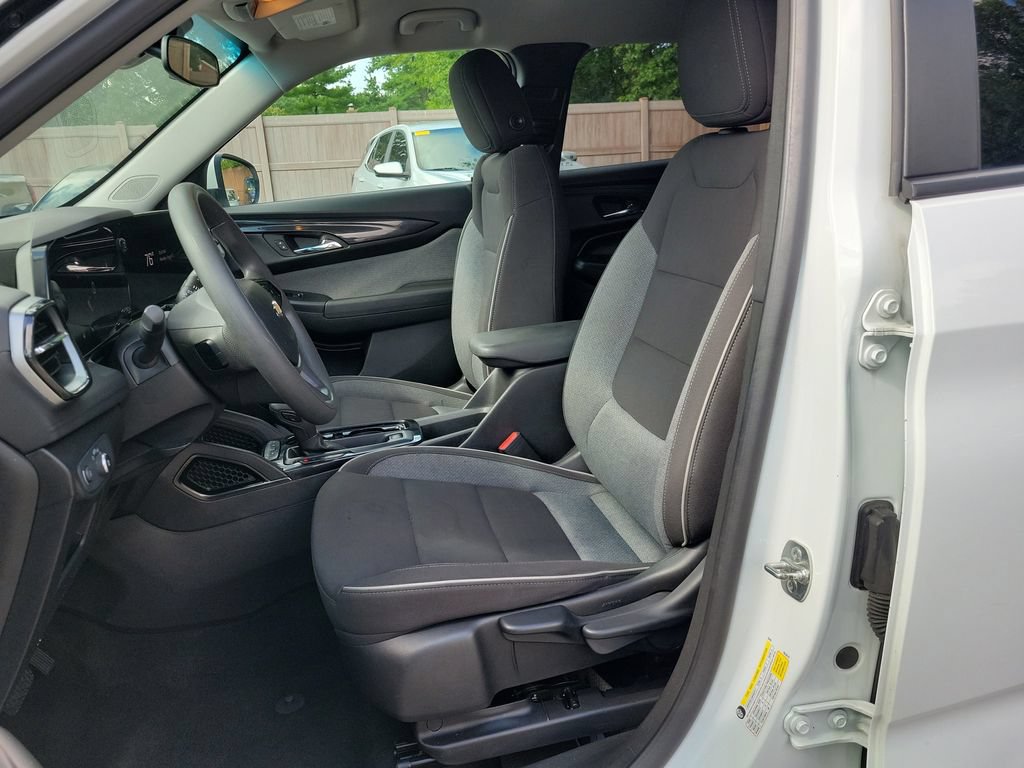 Used 2025 Chevrolet TrailBlazer LT AWD/4WD image 20