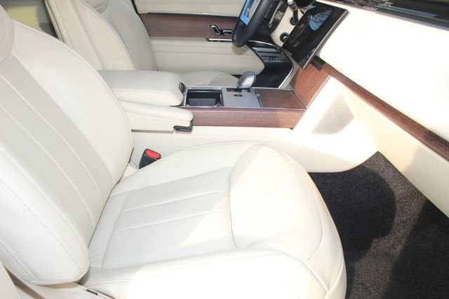 Used 2024 Land Rover Range Rover Long Wheelbase SE image 3