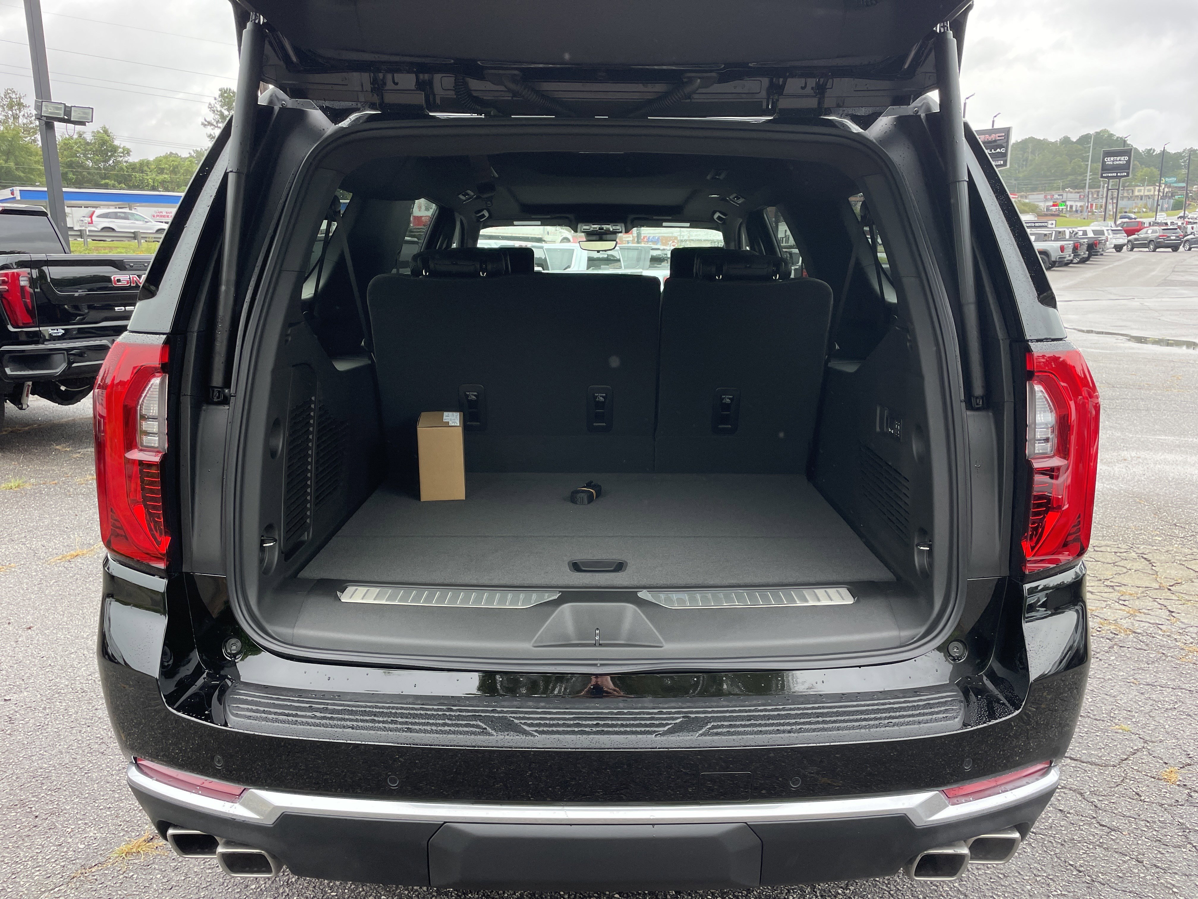 New 2026 GMC Yukon XL Denali image 6