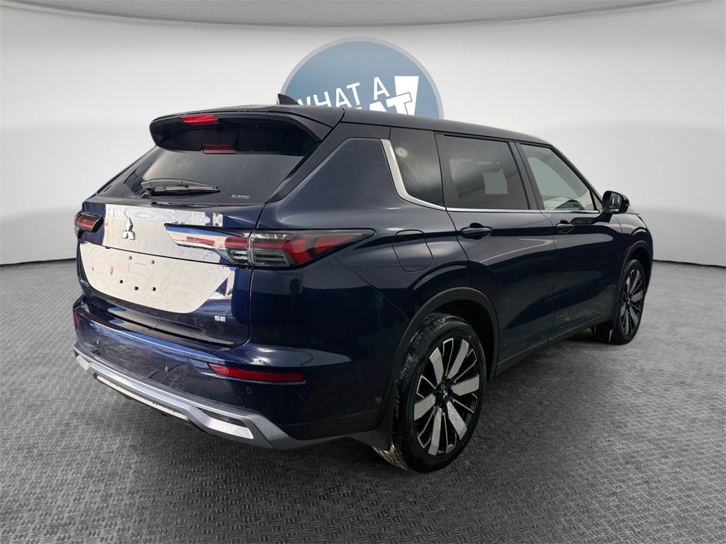 New 2026 Mitsubishi Outlander SE image 3