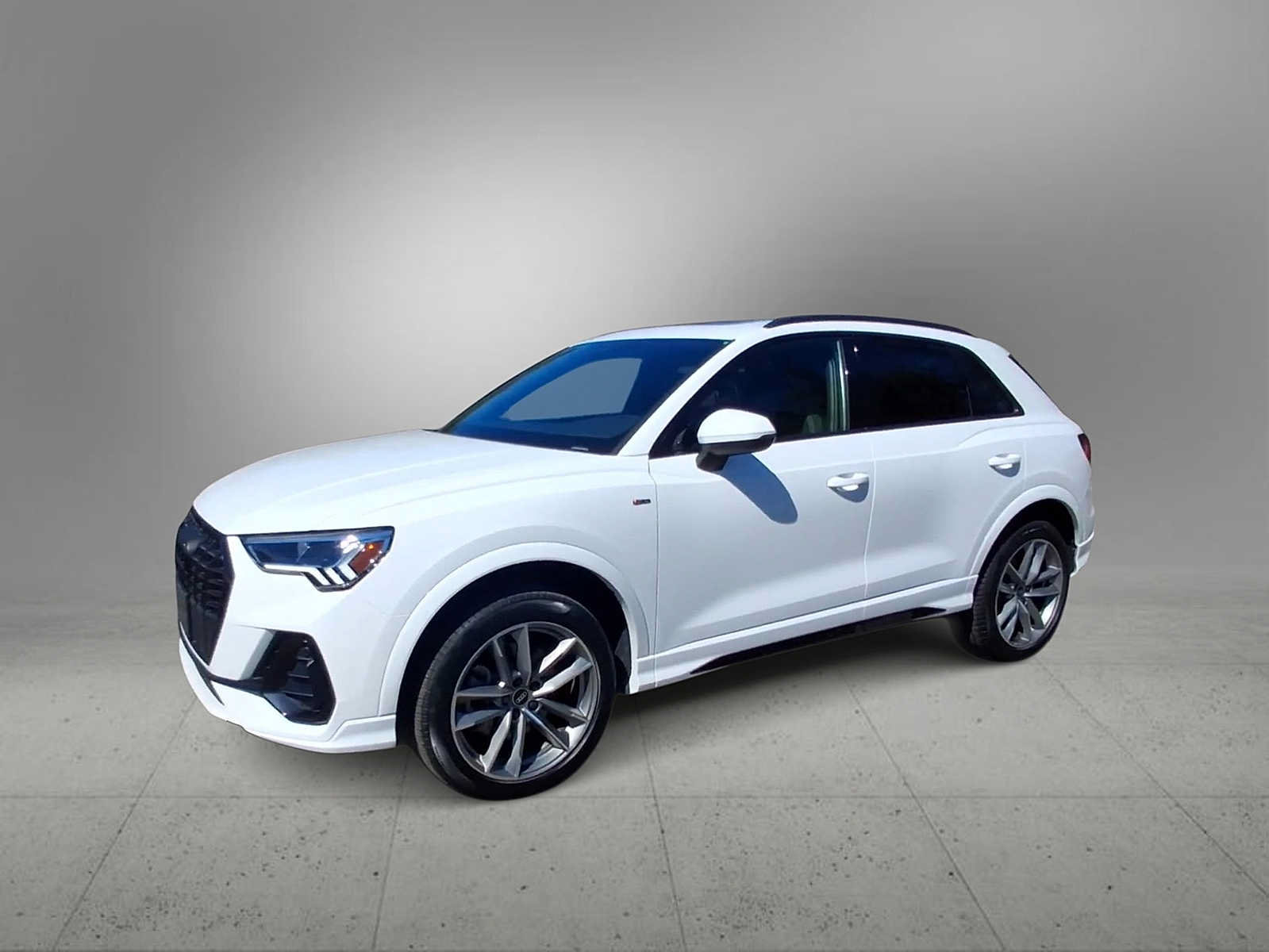 Used 2023 Audi Q3 2.0T Premium w/ Black Optic Sport Package AWD/4WD image 4