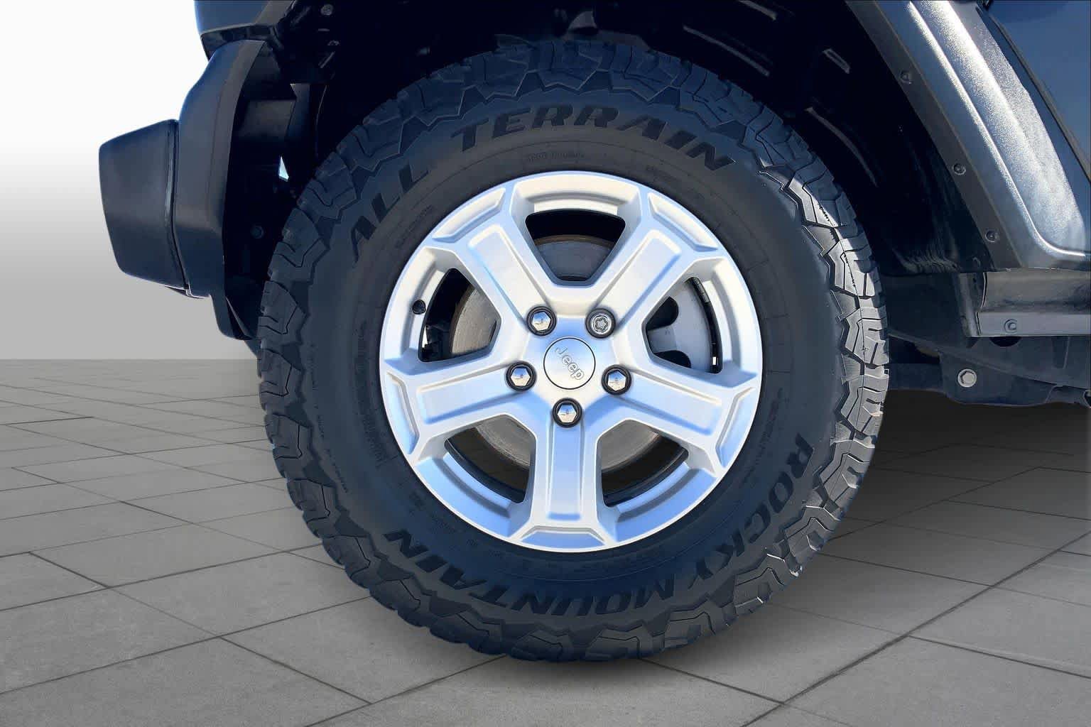Used 2019 Jeep Wrangler Unlimited Sport S AWD/4WD image 16