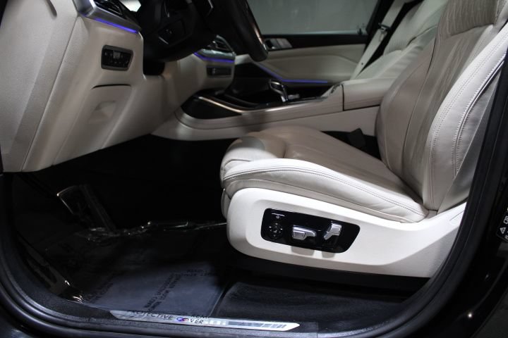 Used 2021 BMW X7 M50i w/ Dynamic Handling Package AWD/4WD image 22