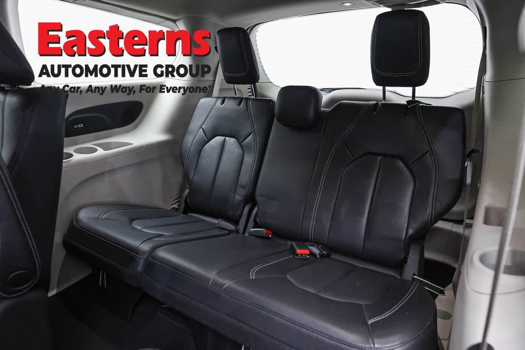 Used 2022 Chrysler Pacifica Touring-L w/ Uconnect Theater Family Group FWD image 27