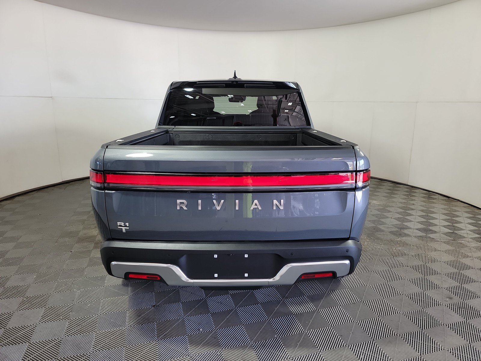 Used 2024 Rivian R1T Adventure AWD/4WD image 4