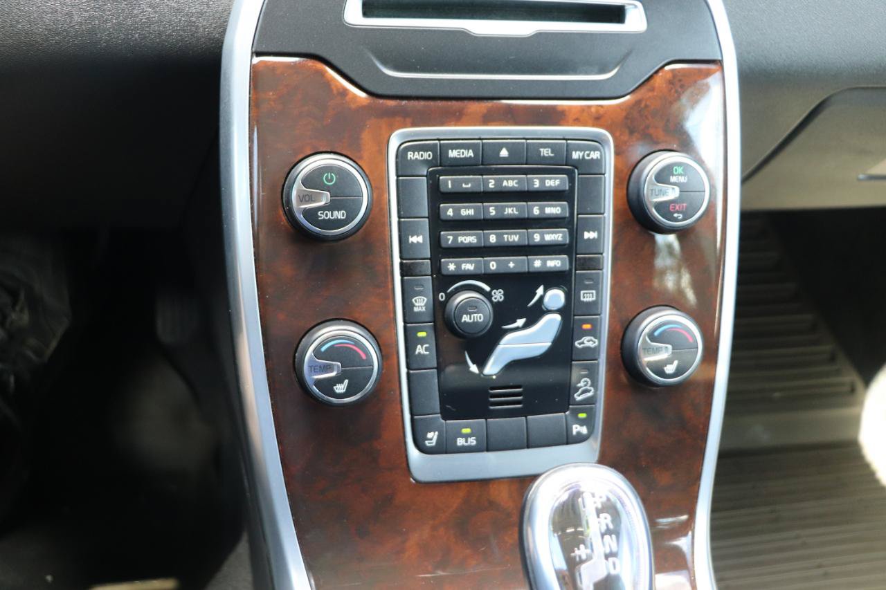 Used 2013 Volvo XC70 T6 AWD/4WD image 16