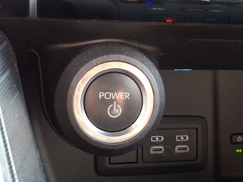 Certified 2024 Toyota Venza XLE AWD/4WD image 20