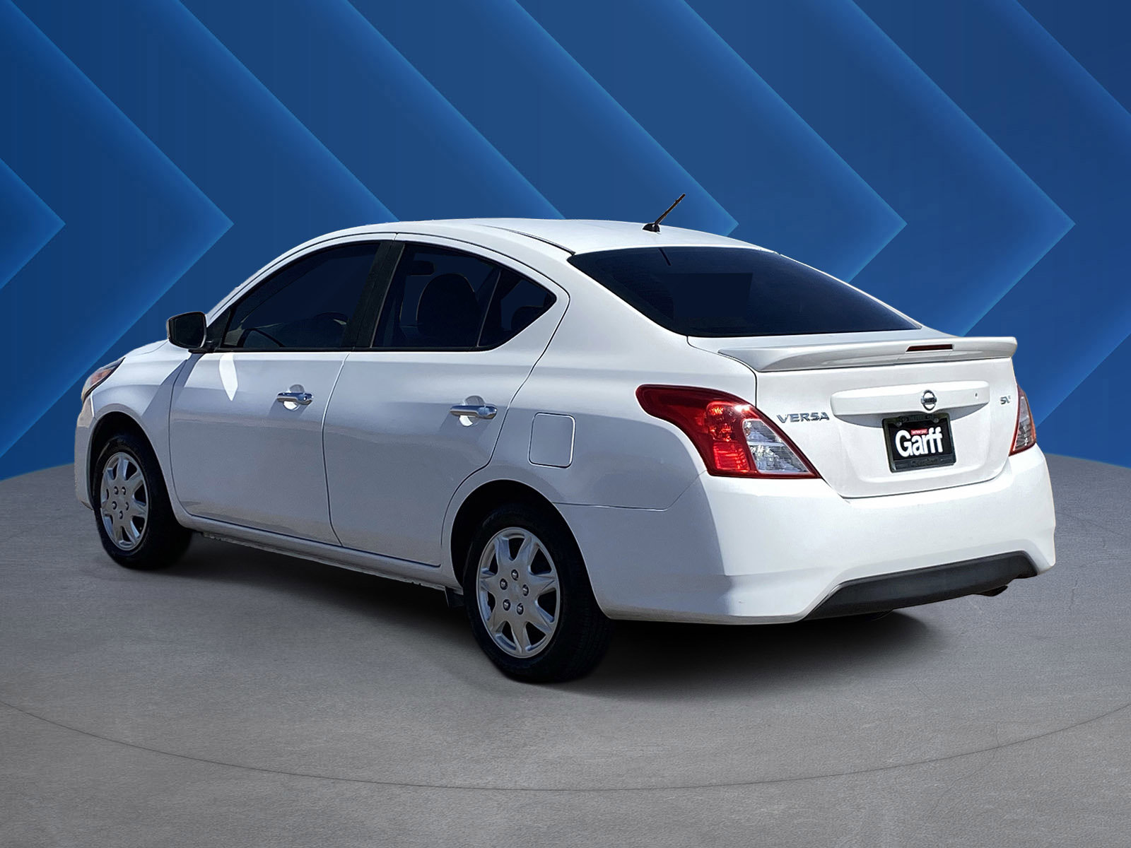 Used 2018 Nissan Versa SV FWD image 5