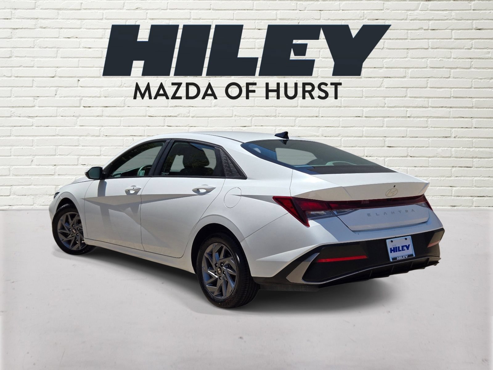 Used 2024 Hyundai Elantra SEL FWD image 5