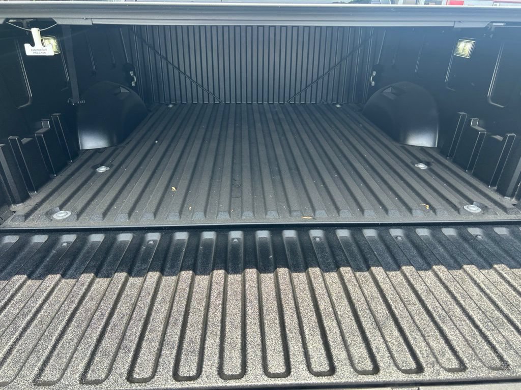 Used 2024 Toyota Tundra Platinum AWD/4WD image 28