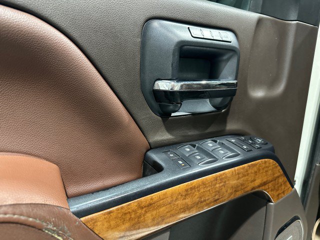 Used 2015 Chevrolet Silverado 1500 High Country w/ High Country Premium Package AWD/4WD image 28