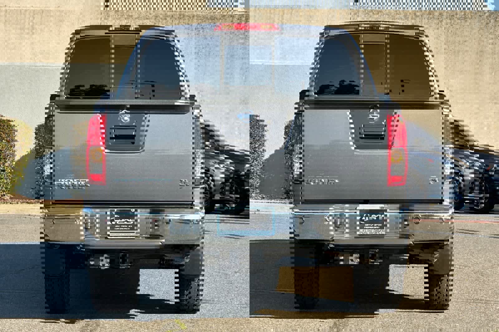 Used 2020 Nissan Frontier SV image 8