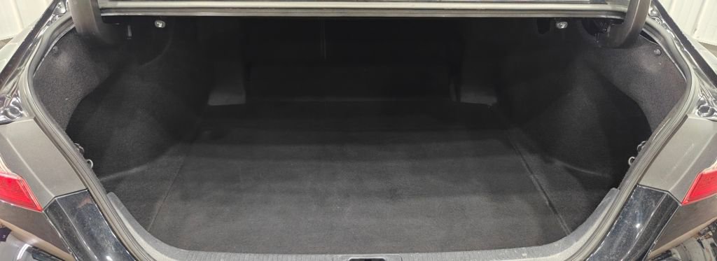 Used 2020 Toyota Camry XSE FWD image 33
