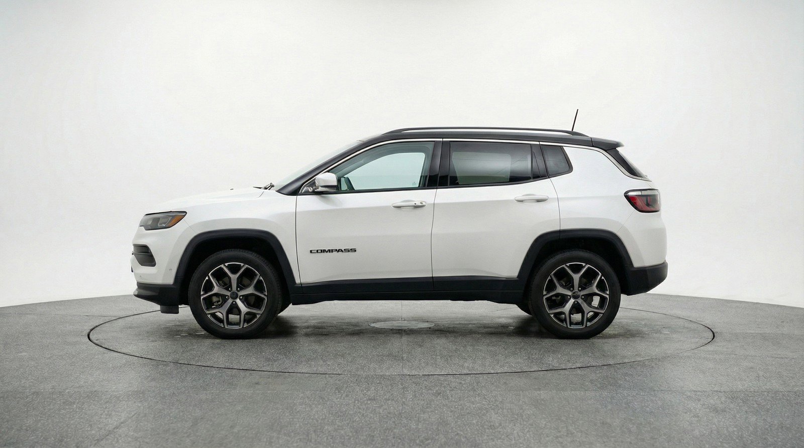 Used 2025 Jeep Compass Limited image 5