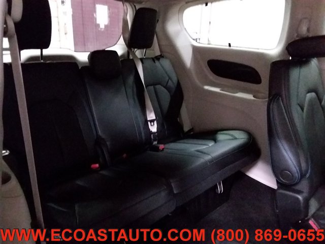 Used 2021 Chrysler Pacifica Touring-L image 16