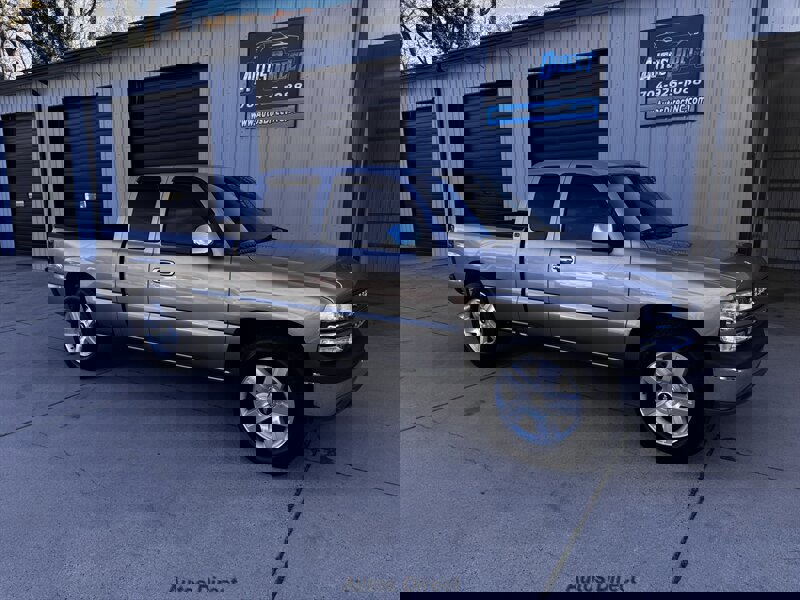 Used 2000 Chevrolet Silverado 1500 LS image 4