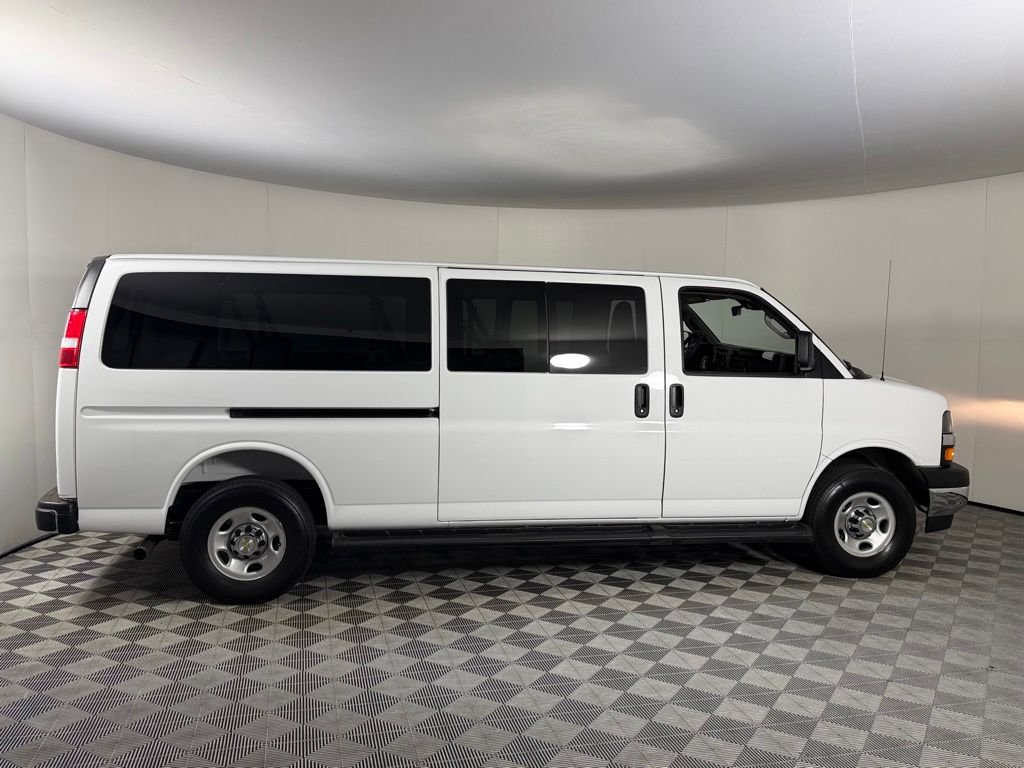 Used 2025 Chevrolet Express 3500 LT w/ LT Preferred Equipment Group RWD image 7
