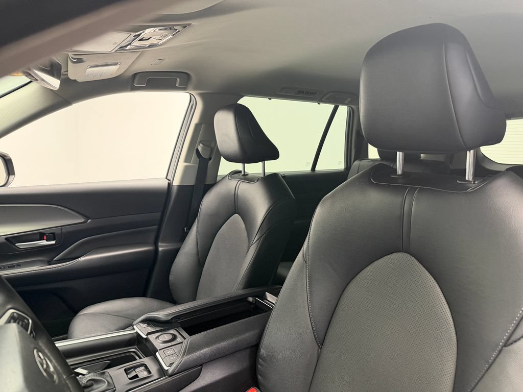 Used 2025 Toyota Grand Highlander AWD image 18