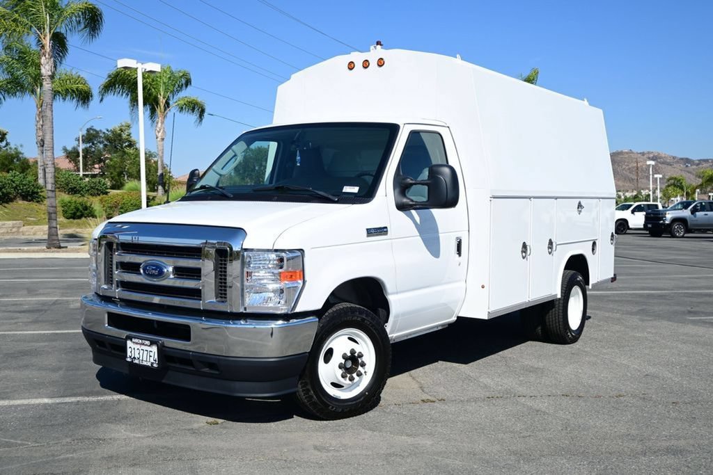 Used 2023 Ford E-350 and Econoline 350 Super Duty w/ Power Windows & Locks Group RWD image 3