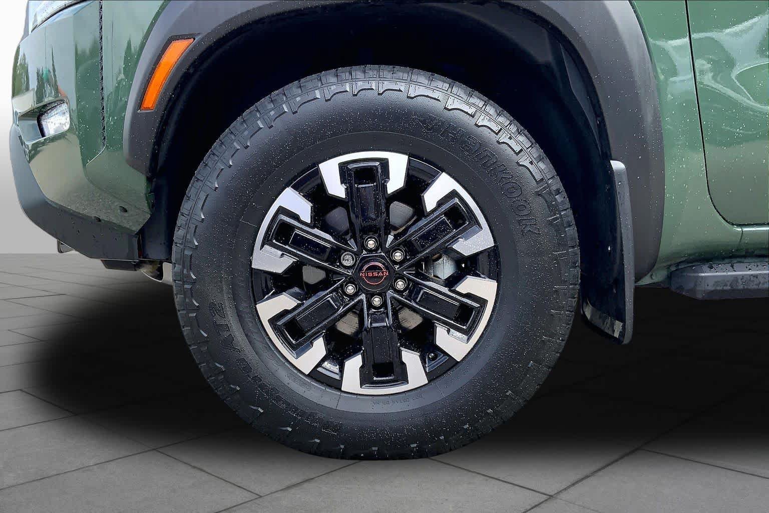 Used 2024 Nissan Frontier PRO-4X w/ Technology Package AWD/4WD image 11
