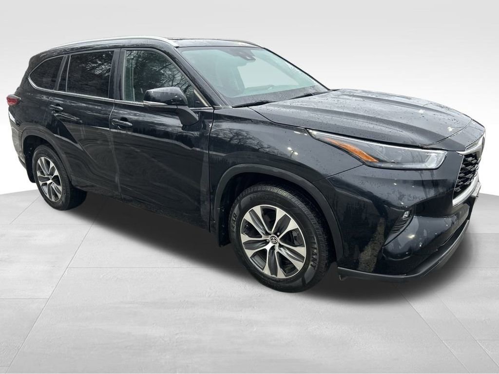 Used 2023 Toyota Highlander XLE image 8