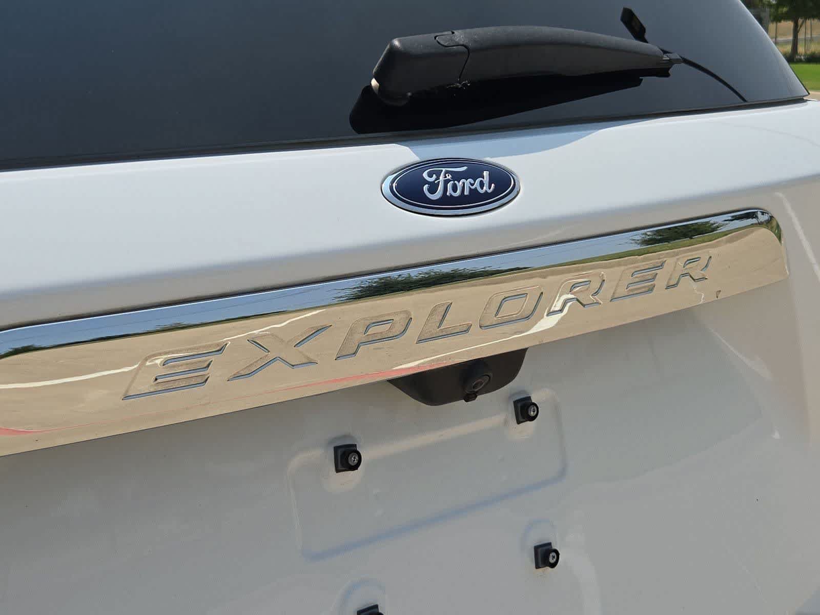 Used 2020 Ford Explorer Limited RWD image 12