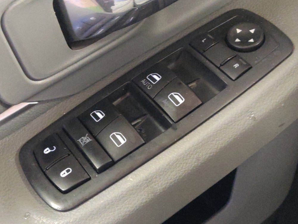 Used 2020 RAM 1500 Classic SLT RWD image 27