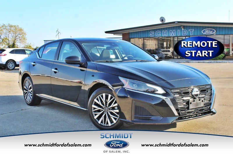 Used 2024 Nissan Altima 2.5 SV image 1