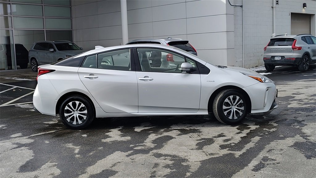 Used 2020 Toyota Prius XLE image 2