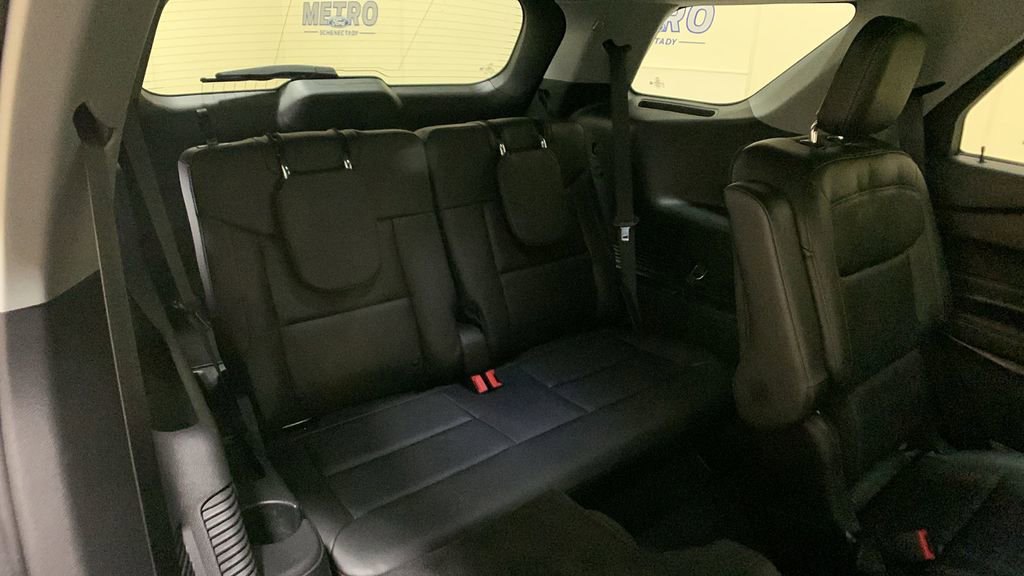 Certified 2022 Ford Explorer XLT w/ Equipment Group 202A image 15