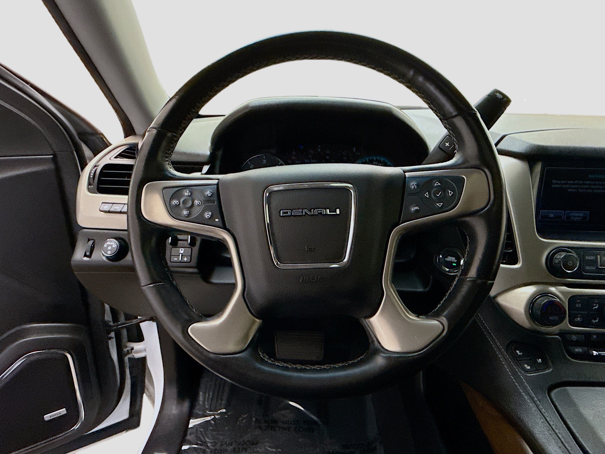 Used 2019 GMC Yukon Denali w/ Open Road Package AWD/4WD image 11