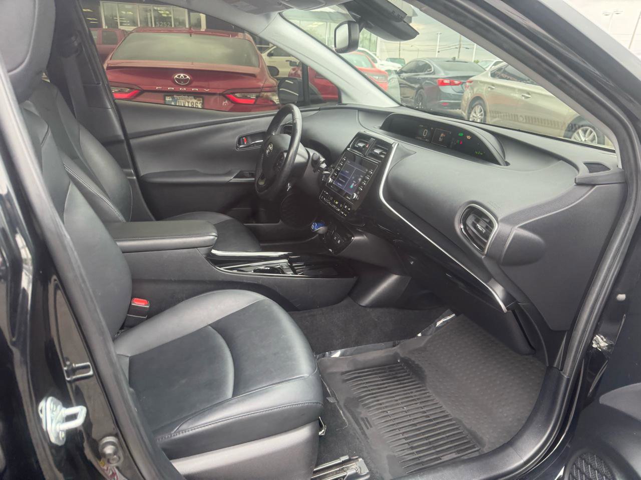 Used 2022 Toyota Prius XLE FWD image 18