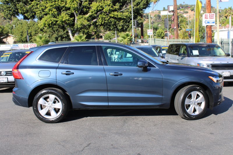 Used 2022 Volvo XC60 B5 Momentum image 7