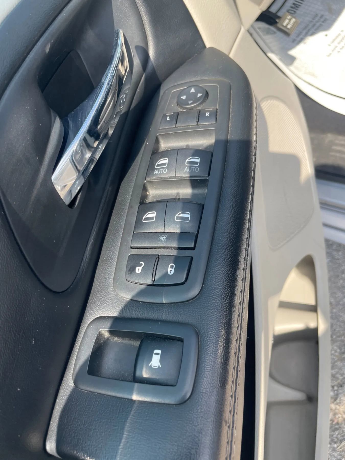 Used 2019 Dodge Grand Caravan SXT image 18