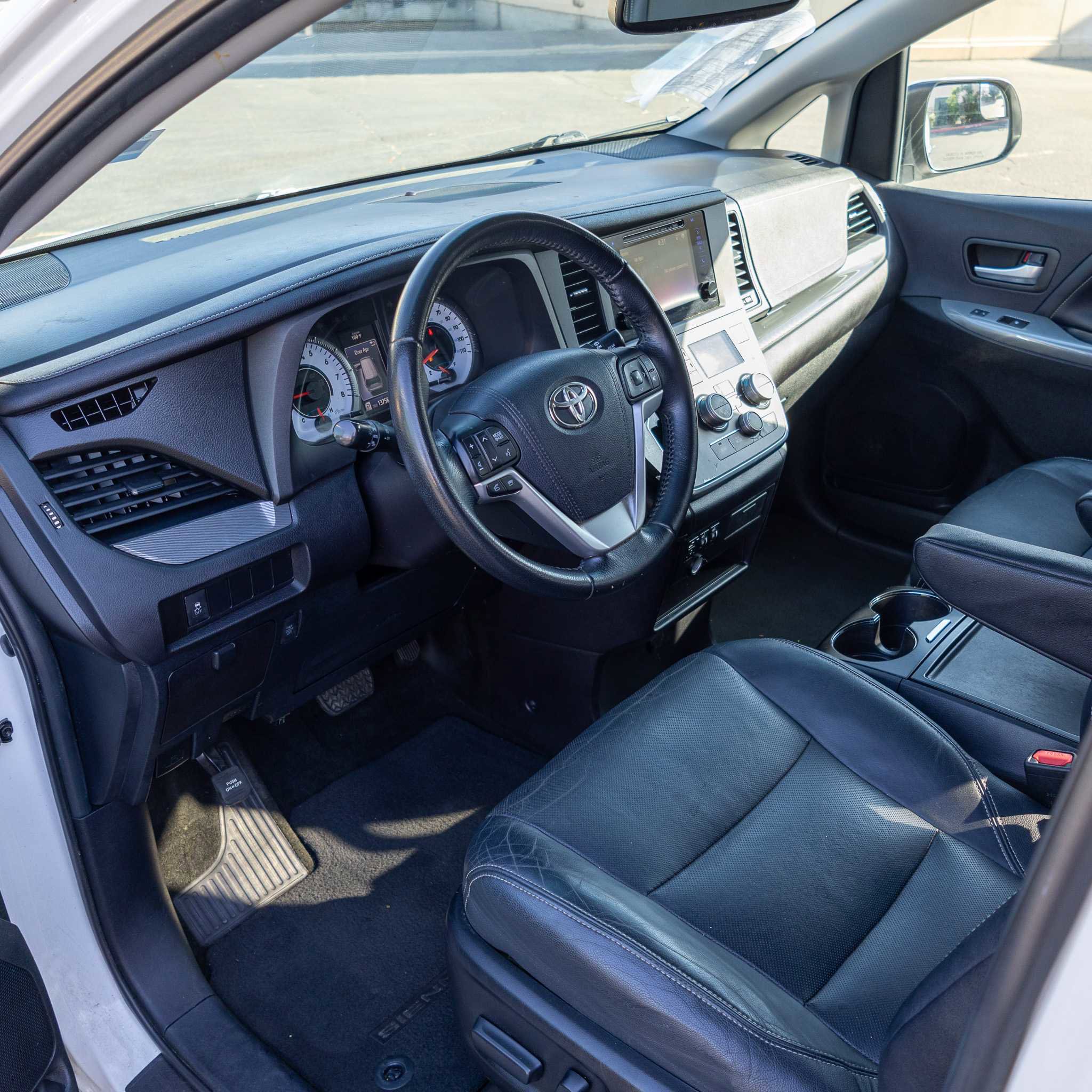 Used 2015 Toyota Sienna SE image 11