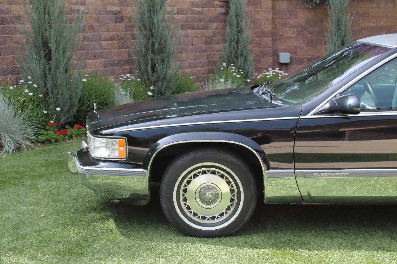 Used 1996 Cadillac Fleetwood Brougham RWD image 32