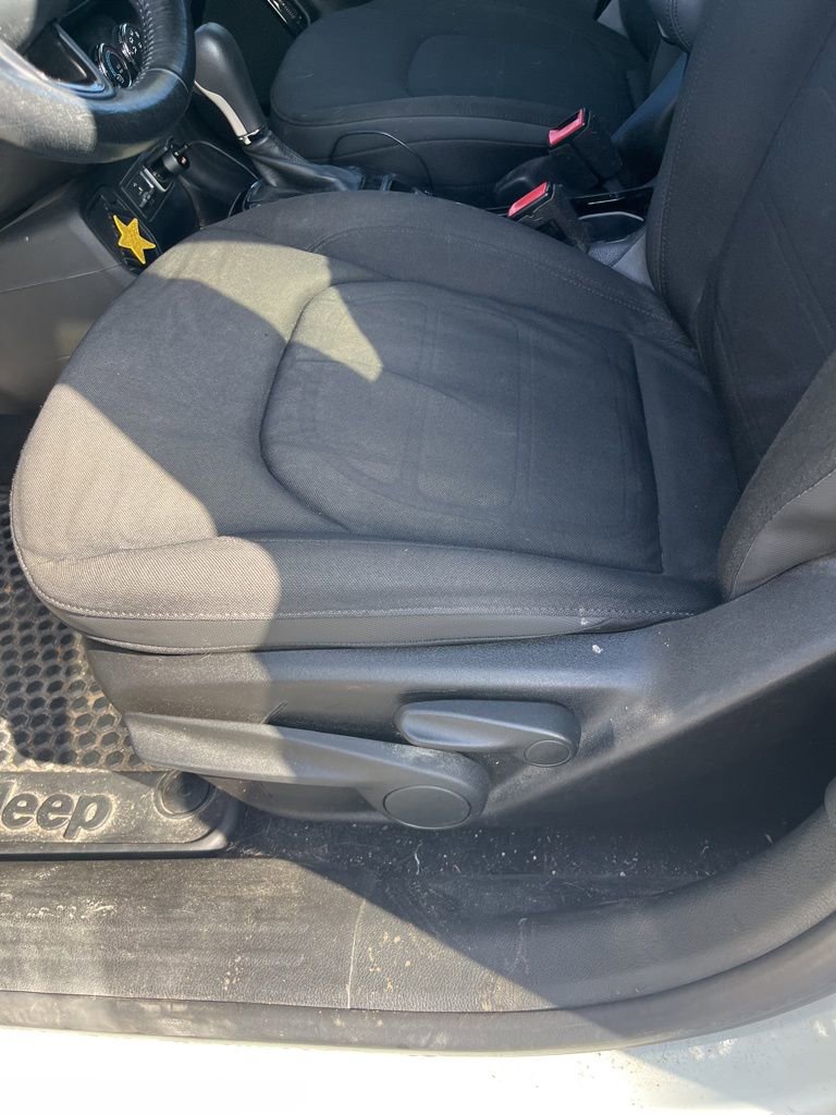 Used 2017 Jeep Renegade Altitude image 43