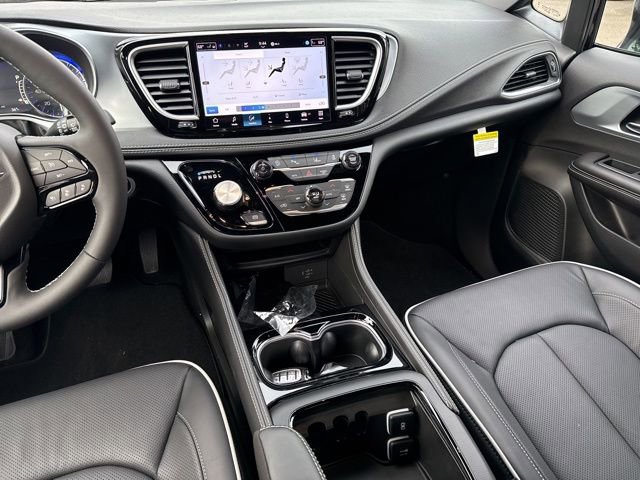 New 2026 Chrysler Pacifica Limited image 16