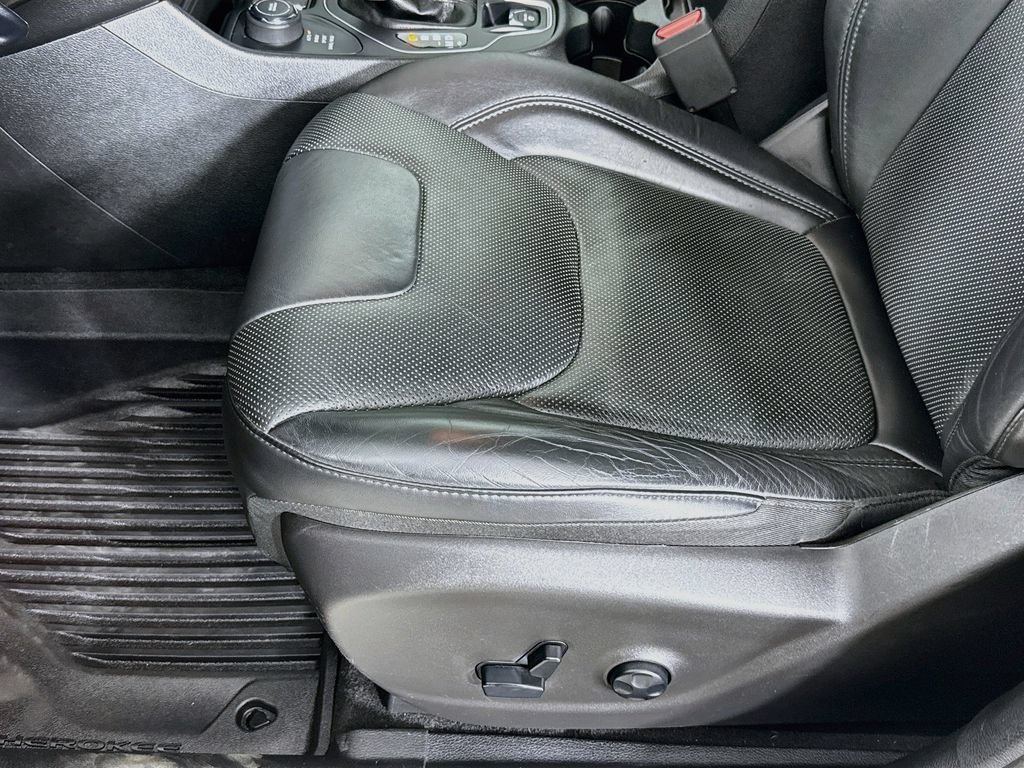 Used 2019 Jeep Cherokee High Altitude AWD/4WD image 21