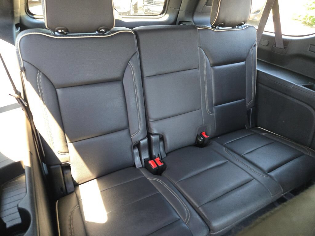Certified 2023 GMC Yukon XL SLT w/ SLT Premium Package AWD/4WD image 17
