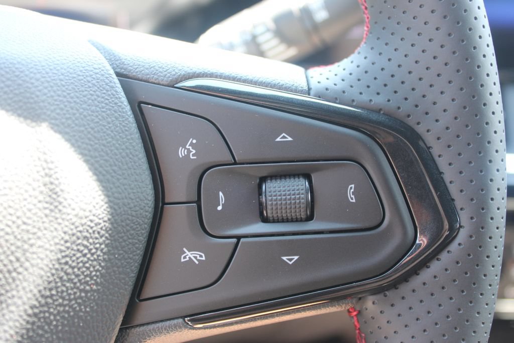 New 2026 Chevrolet Trax RS w/ Sunroof Package FWD image 38
