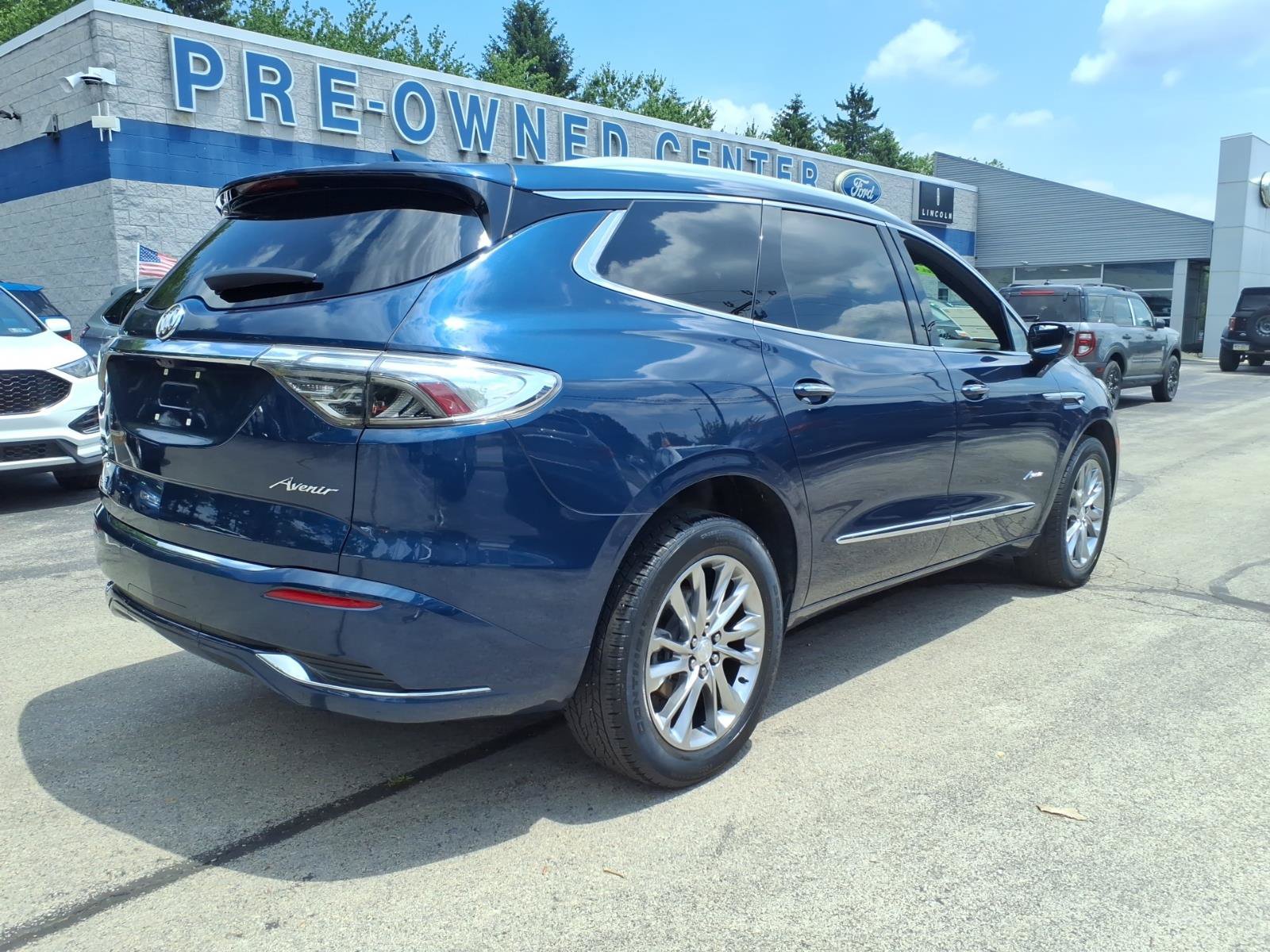 Used 2022 Buick Enclave Avenir w/ Avenir Technology Package AWD/4WD image 2