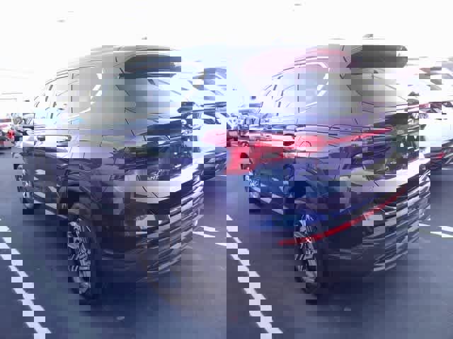 Used 2023 Hyundai Santa Fe SE image 4