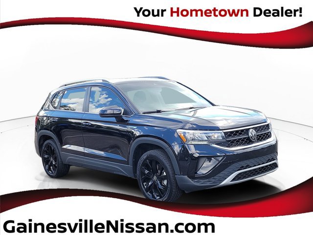 Used 2023 Volkswagen Taos SE w/ Panoramic Sunroof Package FWD image 1