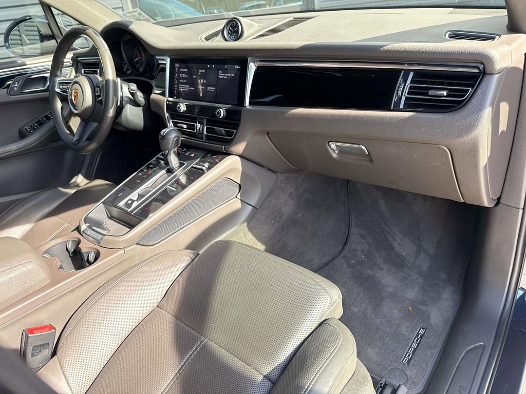Certified 2023 Porsche Macan Turbo image 19