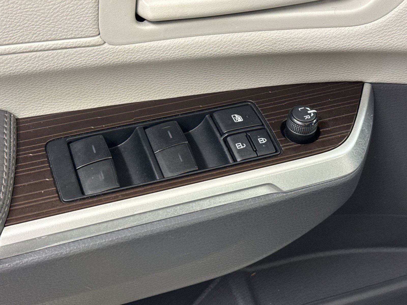 Used 2023 Toyota Sienna LE image 19