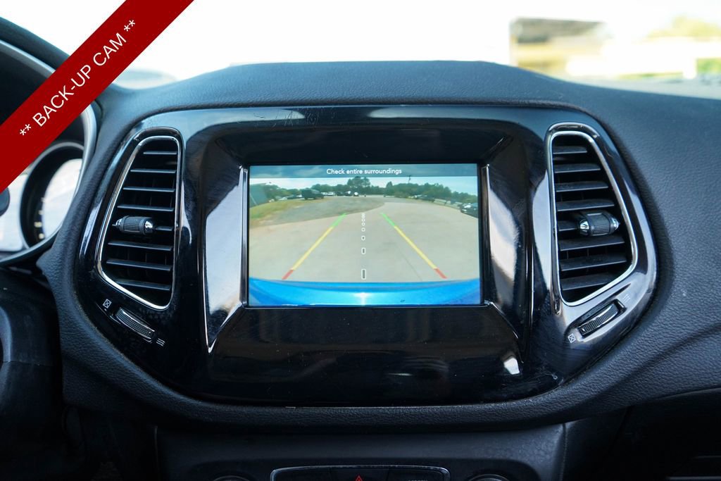 Used 2019 Jeep Compass Latitude FWD image 11